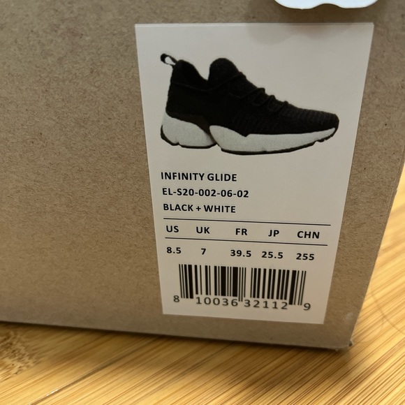 Sneakers - Picture 4 of 5